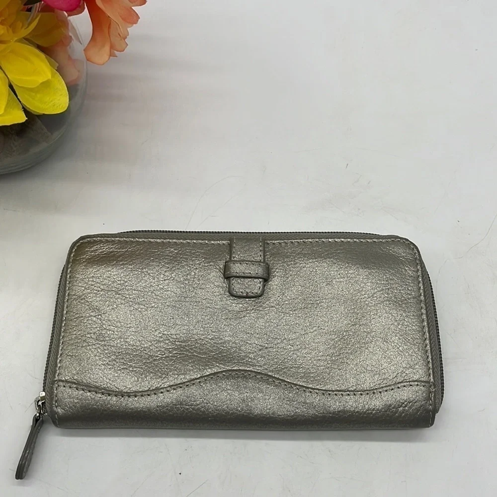 Tignanello gold standard size leather wallet. MCB3812I